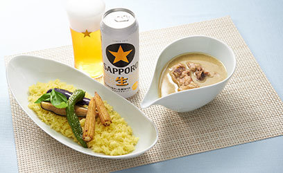 青唐辛子をたっぷり使った 夏野菜と骨付きもも肉の グリーンカレー