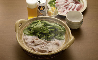 ほうれんそうをたっぷりのせた 常夜鍋