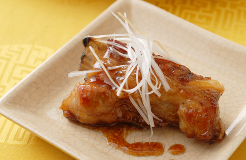 スペアリブの黒酢オイスター焼き