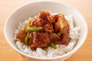 ご飯にのせて丼にしてもいいでしょう。甘辛味のあんがご飯によくからんでおいしく食べられます。