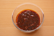簡単アレンジをご紹介。市販のマーボー豆腐の素で味つけすると、ちょっとピリ辛の変わりパエリアになります。洋風のアレンジなら、スパゲティ用のクリーム系ソースがおすすめ。いろいろ試してみて下さい。