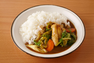 鶏のうまみが出たおいしいスープ。残ったスープは、カレールウを適量入れてカレーにするのがおすすめです。シメの一品にはもちろん、翌日のメニューにしても。