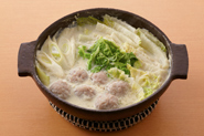 煮汁を豆乳ベースにしてもおいしいですよ。レシピの水を半量（2カップ）にして、その分豆乳2カップを加えます。まろやかな味わいで豚肉団子ともよく合います。
