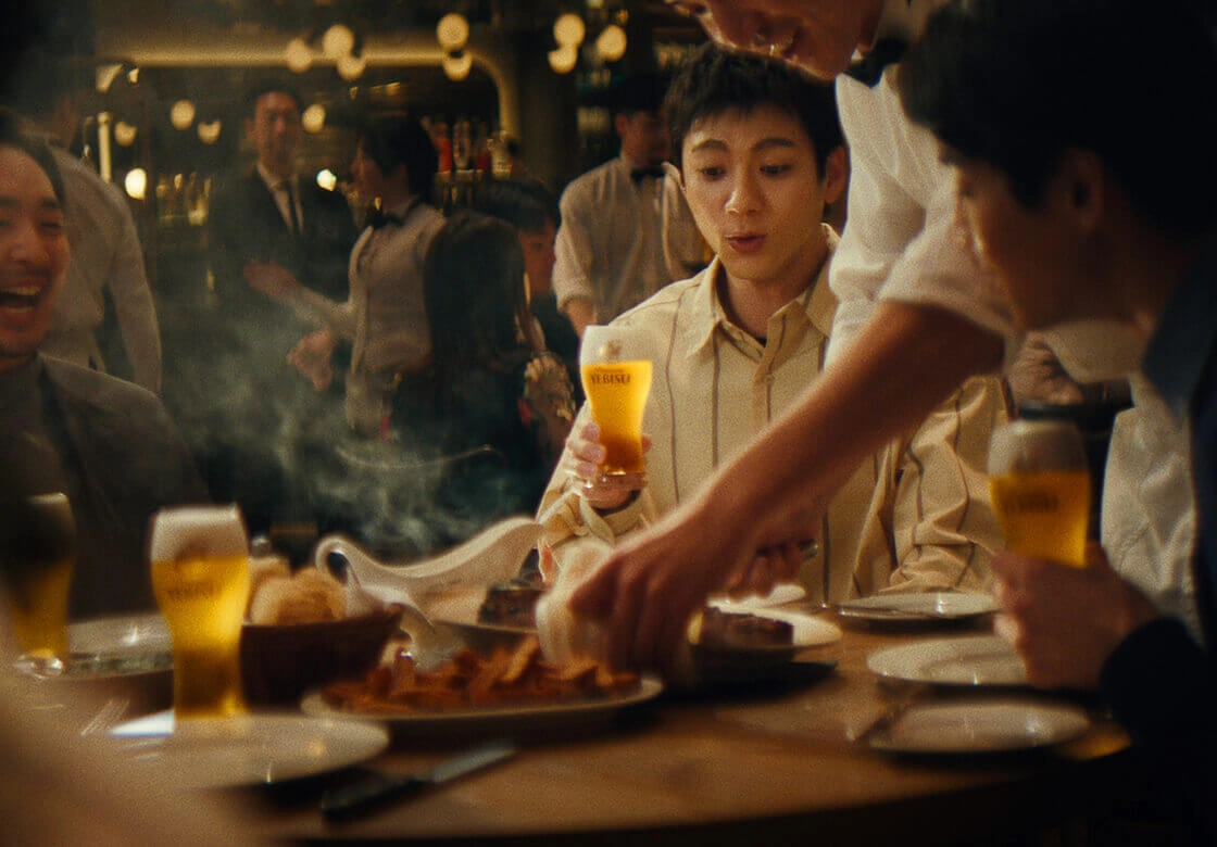画像：ヱビス「いい顔のお客さま」篇 CMカット1